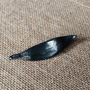 Czarny liść - broszka